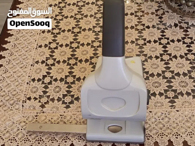 مثقاب ورق حجم كبير+ مكبس ورق بحالة ممتازة