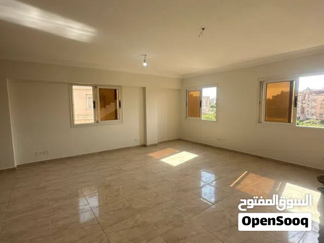 206 m2 4 Bedrooms Apartments for Sale in Giza Sheikh Zayed