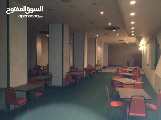 للبيع فندق بالدقي الفندق مقام على مساحة ارض 950 متر و يتكون من 15 طابق بهم 150 غرفة سياحيه مجهز