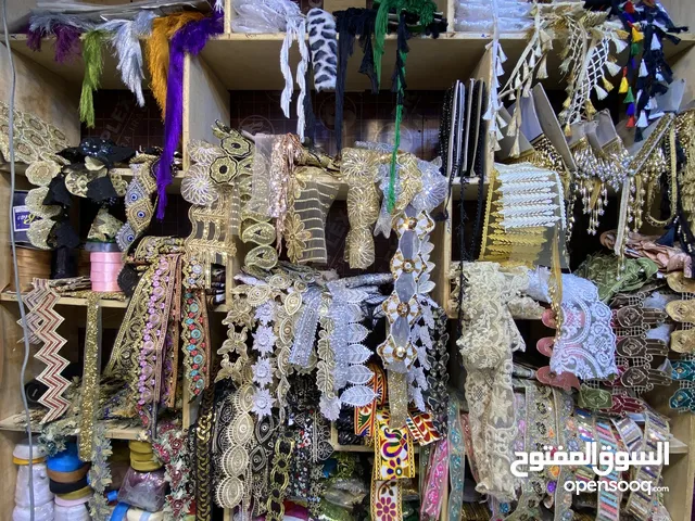 بضاعة محل دانتيل+ رفوف خشب