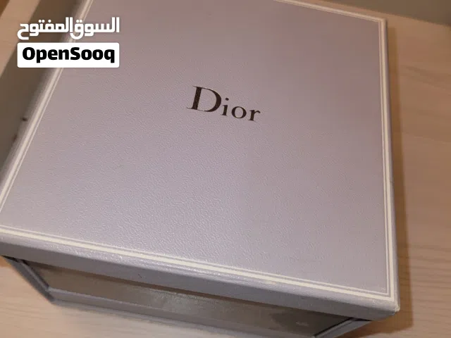 ساعه ديور مع جميع الاوراق وفواتير الشراء بحاله ممتازه