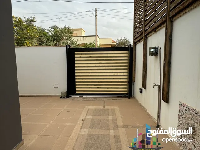 200 m2 More than 6 bedrooms Villa for Rent in Tripoli Alfornaj