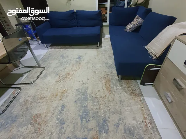 سجاده تركي استعمال نظيف عرض 2 × 3 بسعر 10 دينار + كرسي ايكيا عالي