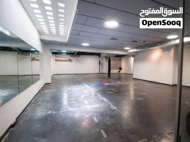 بسم الله الرحمن الرحيم متوفر مستودع ارضي في عماره في بيت اولا مساحه 500متر للايجار ممكن عمل مصنع
