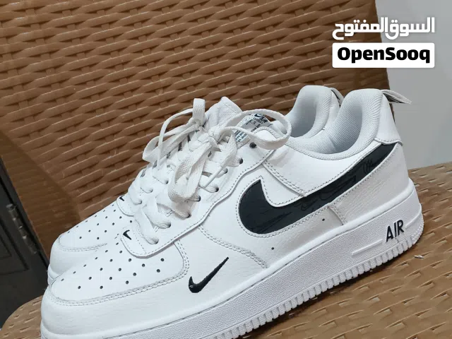 حذائين حذاء Nike Air Force اصلي غير مستخدم وارد اروبي قصه حديثه المقاس .44 السعر 25 د سعر نهائي نهائ