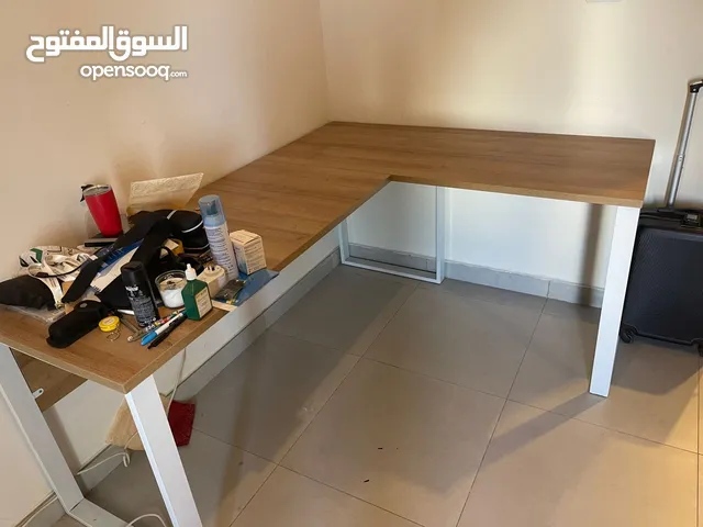 Corner table