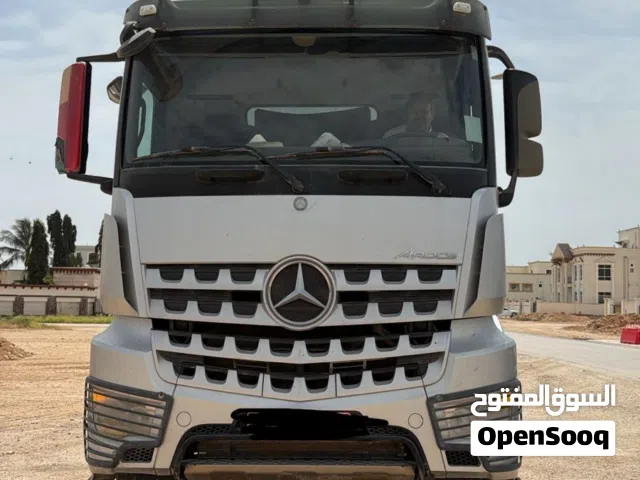 قلاب مرسيدس 2018 بصندوق حجري