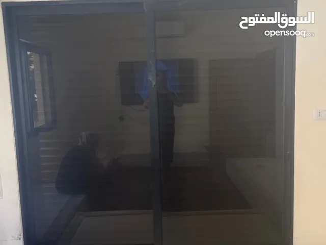 باب ألمنيوم مع أباجور بحالة الجديد طول بعرض 214*200