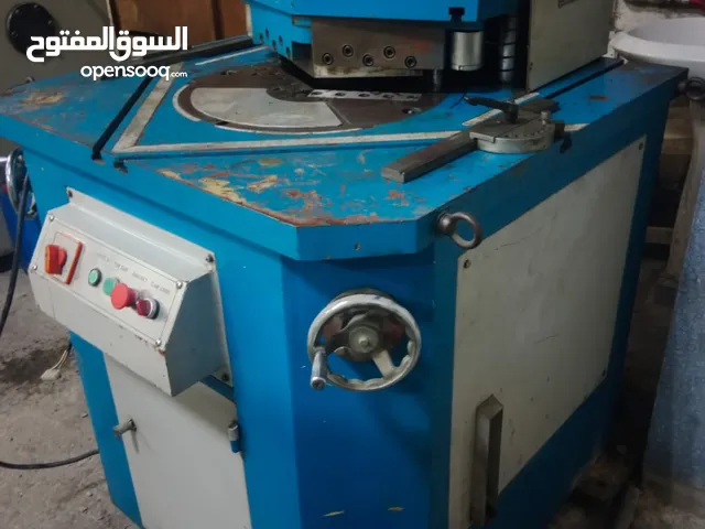 ماكينة صناعيه