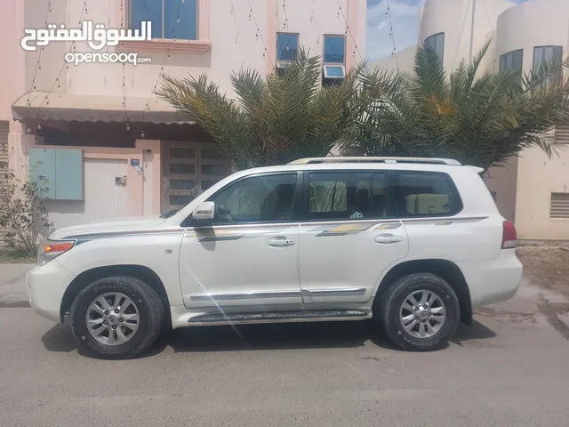 Toyota Land Cruiser GXR in Northern Governorate