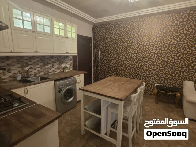 شقه مفروشه للبيع تصلح للسكن او الاستثمار من المالك