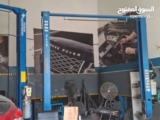 للبيع كراج في عجمان منطقة الصناعية 2 مساحة 80 متر مربع رخصة فيها سنة اجار الكراج 45 الف في السنة