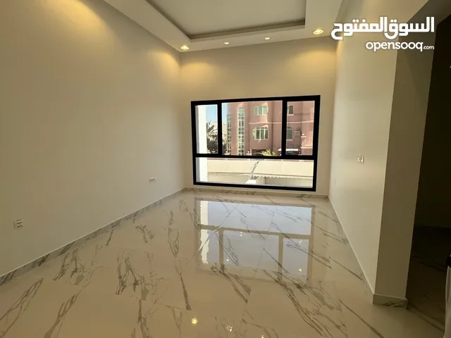 290 m2 5 Bedrooms Villa for Sale in Northern Governorate Maqsha