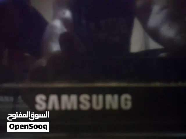 شاشة سامسونج أصلية متع الوكيل 40بوصة أول ما تفتحها فيها نغمة السامسونج شغالة أمورها تمام مفيهاش عيوب