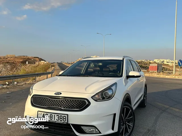 كيا نيرو موديل 2018 لون ابيض لؤلؤي بحاله ممتازه اقتصاديه جدا