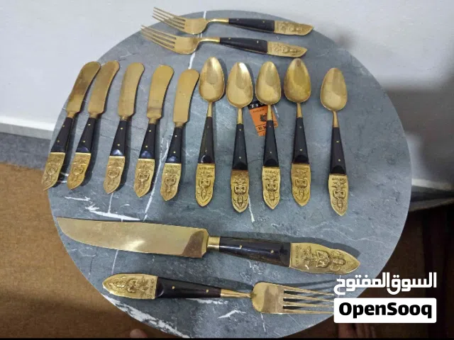طقم معالق وسكاكين نحاس مزخرف . طقم ملاعق + فرشاة شعر فينتاج فازة نحاس مكفت فضة ونجف سارية علم نحاس