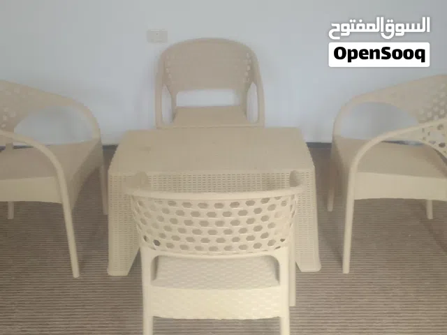 كراسي وطاولة للبيغ
