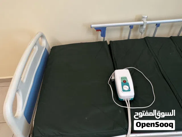 سرير طبي بحاله جيده كهربائي