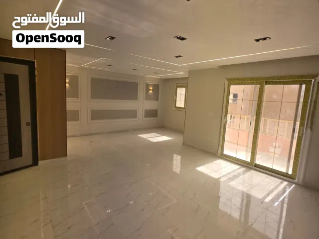 شقه للبيع بالمقطم الهضبه الوسطى
