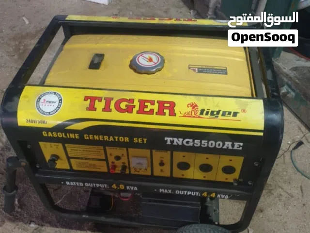 مولدة كهرباء شبه جديدة ونظيفة