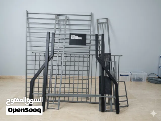 سرير حديد طابقين وكارسيت