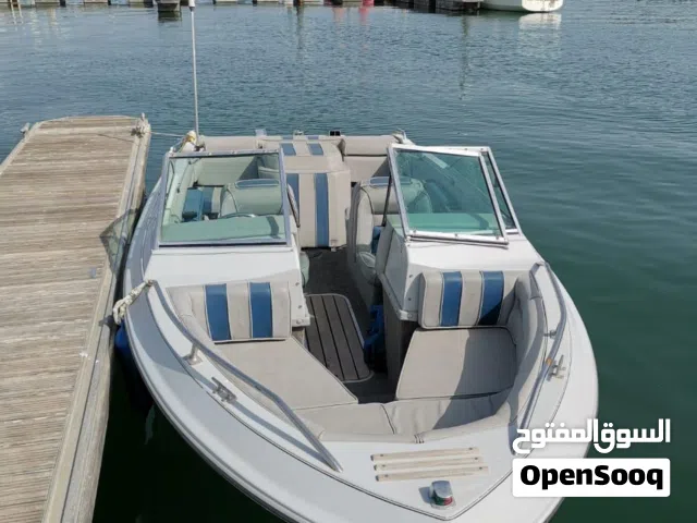 قارب نزهه للبيع