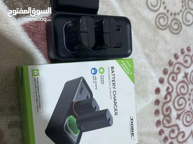 اكس بوكس سيريس اس نضافه 100% استخدام قليل مع جويستكات ثنين وبطاريات قابله لشحن وكارتون وكامل ملحقات
