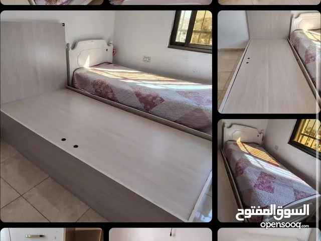 تخت عدد 2 واحد بصندوق مع بيرو وكمودينه
