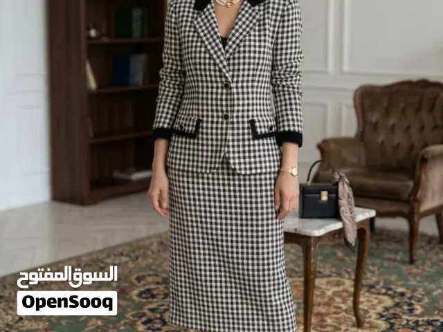 سيت تنورة و بلايزر فخم كتير و مرتب كتير مناسب لزيارات العيد و الحفلات (مستعمل بحالة ممتازة )