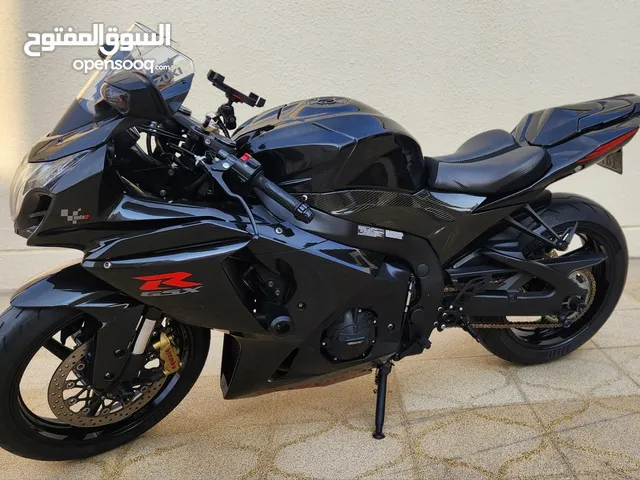 Suzuki GSXR 1000 للبيع الدراجه بمبلغ 25,000 درهم وقابل للتفاوض بمبلغ معقول