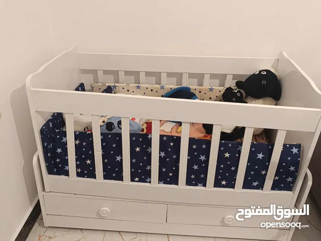 سلام عليكم سرير اطفال للبيع