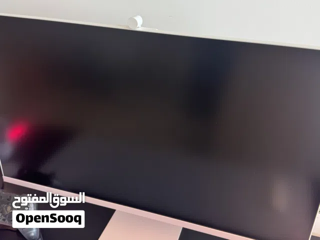 شاشة سامسونج m8 قيمنق و مكتب و كرسي لون وردي