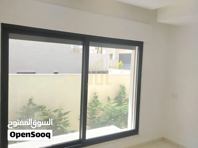 في عبدون وبالقرب من السفارة الامريكيه شقة شبه ارضي 240م تحت الإنشاء / ref 1363