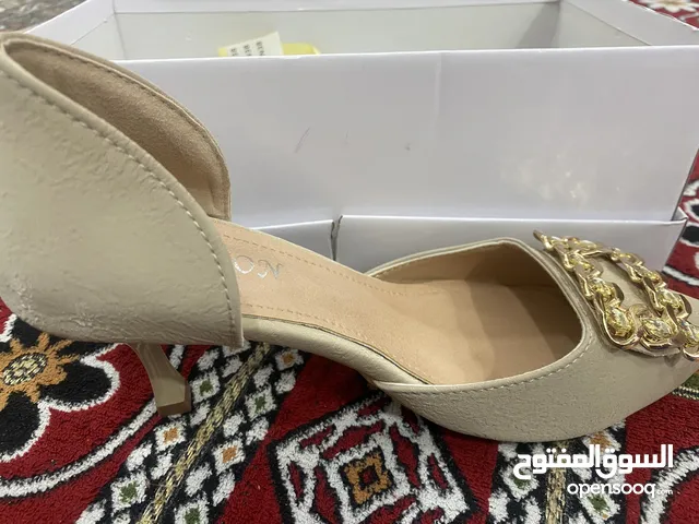 كعب نسائي جديد