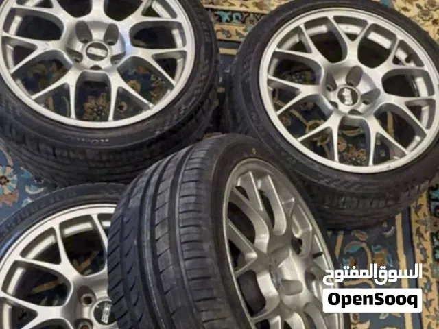 إطارات مستعملة بحالة جيدة مقاس 18 من علامة تجارية أخرى لعجلات السيارات ورنجات BBS