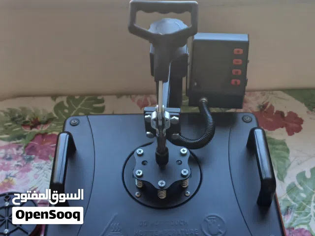 للبيع ماكينة كبس حراري (Heat Press) متعددة الاستخدامات، مثالية لمشاريع الطباعة