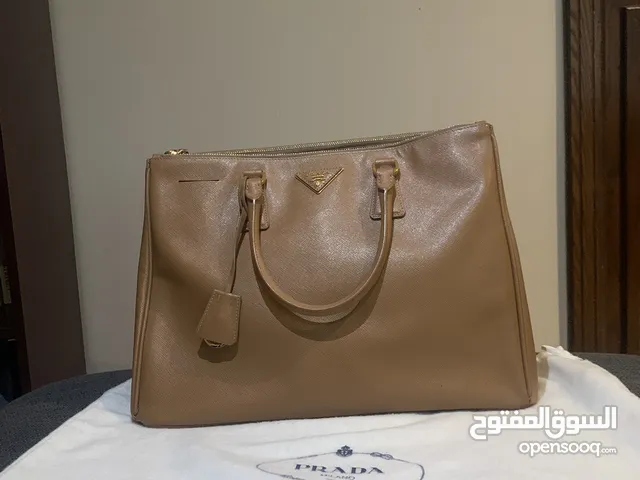 حقائب برادا نسائية للبيع في الأردن - شنط نسائية : حقيبة يد نسائية, ظهر:  أفضل سعر