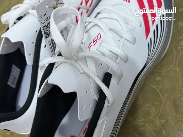 43 Sport Shoes in Tripoli