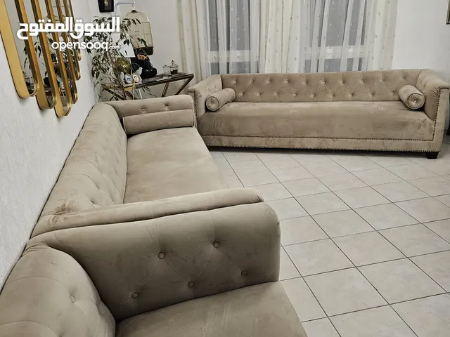 طقم كنبات من براند 2XL عدد 2 حجم كبير جدا عدد 1 حجم فردي كبير بحالة ممتازة جدا