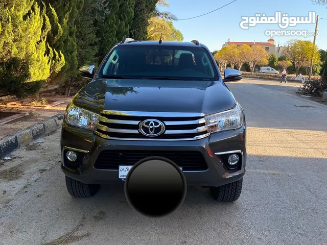 Toyota Hilux SR5 in Amman