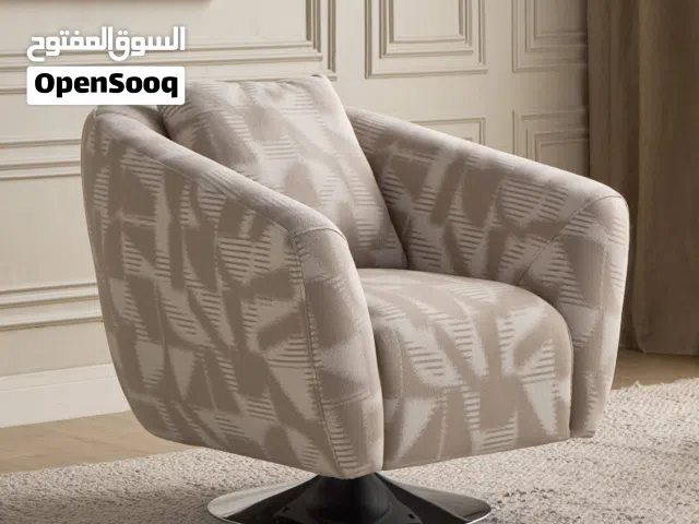 كرسي فاخر من هوم سنتر استعمال شهر واحد فقط للديكور - سبب البيع تغيير الديكور.