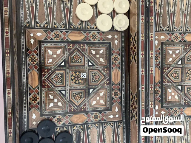 طاولة زهر جديده ب 600 درهم وقابل للتفاوض