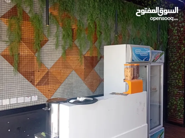 مقهى مجهز للبيع – موقع استراتيجي في الخوض السابعة وسط السوق