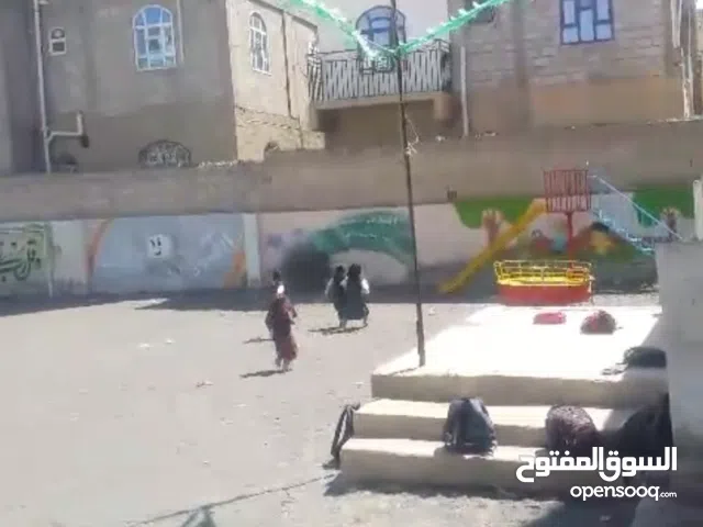 مدرسة أهلية للبيع