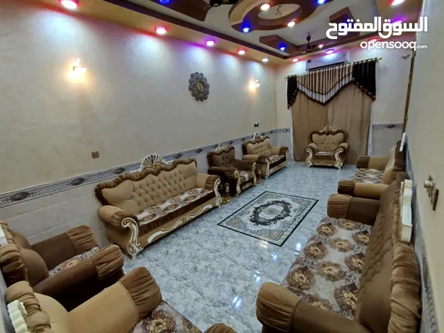 تخم ونص قنفات يتكون من 15 مقعد متواجد التخم ونص في الناصرية مستخدم لمدة قليلة جدا