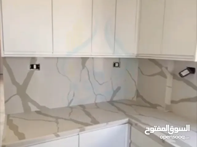 شقه مميزة جديده للايجار لم تسكن بعد موقع استراتيجي مميز - الارسال قرب وزاره الشباب و الرياضه