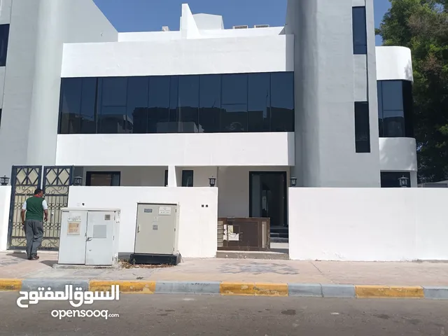 100 m2 5 Bedrooms Villa for Rent in Abu Dhabi Corniche Area