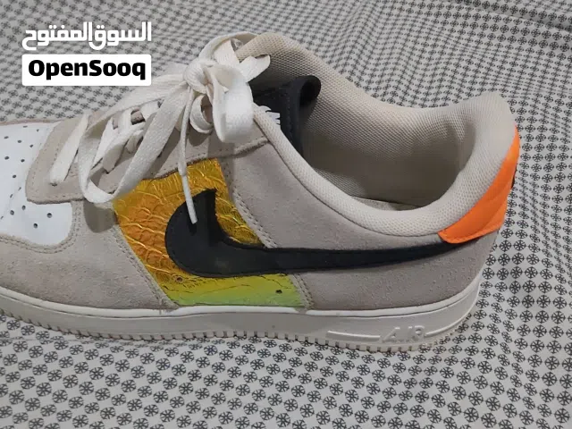 الفخامة تبدأ من الأسفل