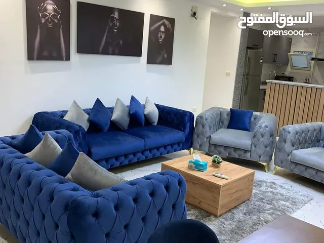 شقة للايجار فاخره موقع مميز مؤثثه في الكامل حي العزيزيه الرياض