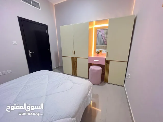اول ساكن افخم غرفه وصاله مفروشه بالكامل للايجار الشهري في كورنيش عجمان
